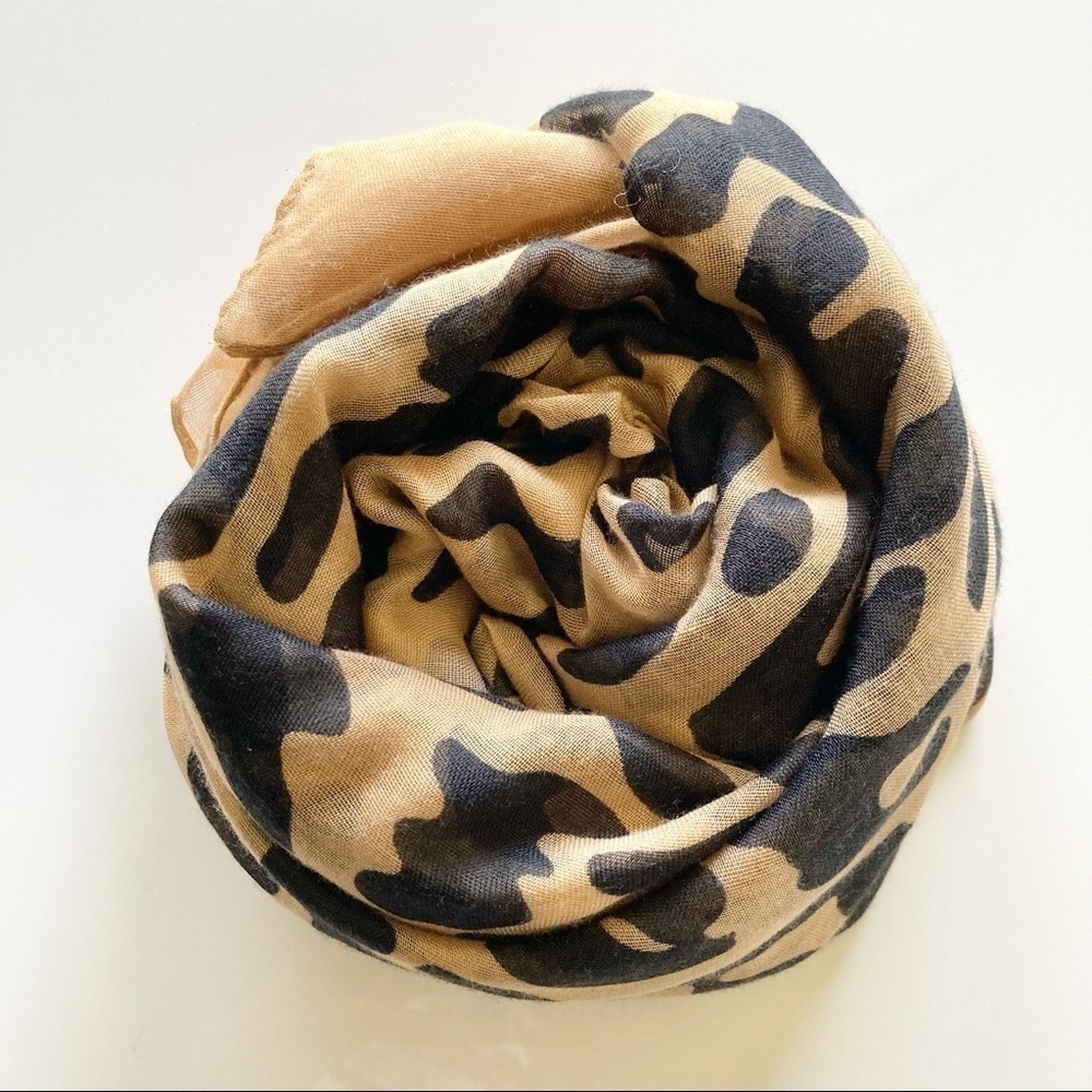 Suzy Shier Leopard Print Rectangle Scarf